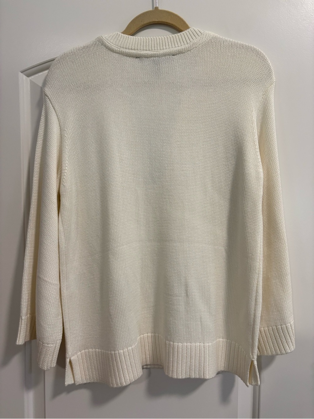 White House Black Market Cream V-Neck Knit Sweater - Picture 4 of 4